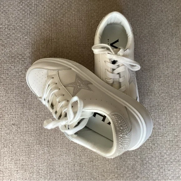 Vintage Havana White Sneakers with Silver Star - Picture 2 of 4